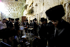 嘆きの壁前でのユダヤ人の儀式